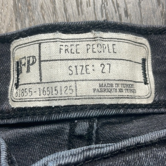 Free People Distressed Black High Rise Skinny Ankle Jean, size 27 - Picture 2 of 11